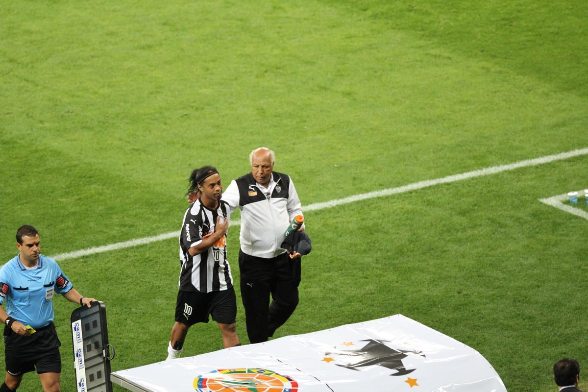 Ronaldinho pode ter feito, contra o Lans, na despedida da Recopa, o seu ltimo jogo pelo Atltico