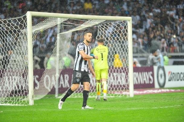 Atltico perdeu por 4 a 3 para o Coln nos pnaltis e foi eliminado da Copa Sul-Americana. Goleiro argentino Burin defendeu penalidades de Rver e Cazares