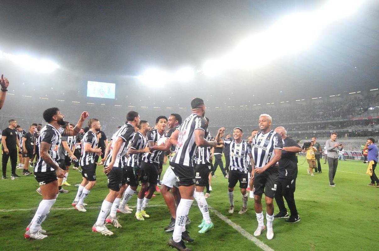 Festa do Atltico no Mineiro pela conquista do tricampeonato mineiro. Galo derrotou o Cruzeiro por 3 a 1 na final nica do estadual. Gols foram de Hulk (2) e Nacho