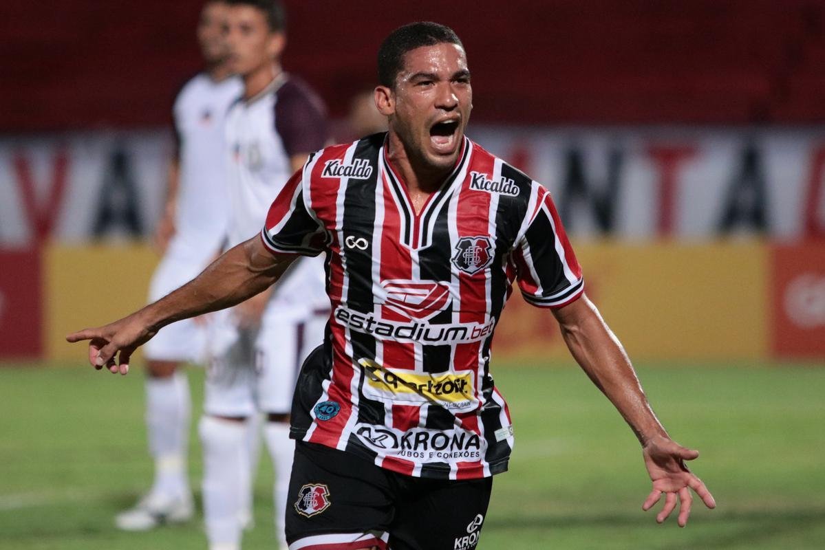 No Arruda, Jacuipense saiu na frente, com Railan. Mayco Félix, com dois gols, virou para o Santa. Os dois gols de Dinei, viraram novamente o placar, mas, nos minutos finais, Toty empatou para o Tricolor.