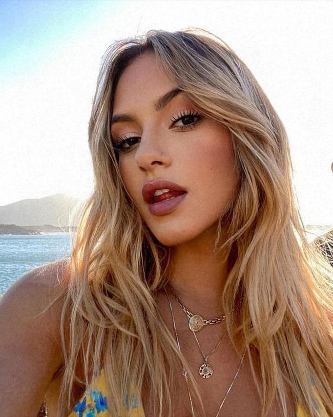 Fotos de Sandri Oliveira, modelo que est em relacionamento com Richarlison, da Seleo Brasileira