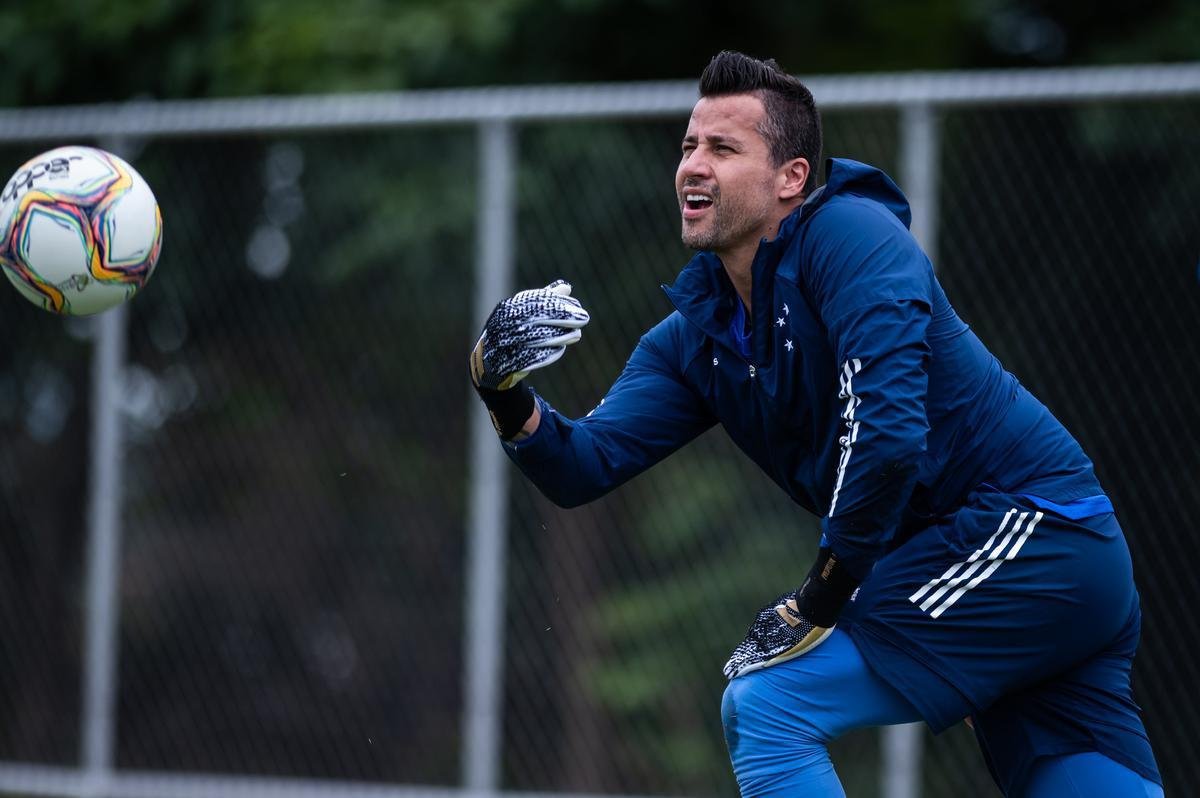 Imagens do primeiro dia de pr-temporada do Cruzeiro, na Toca da Raposa II