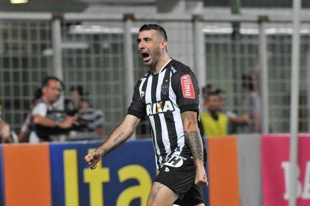 11º - Lucas Pratto - 2015/2016/2017 - 107 jogos / 42 gols - 0,392 por jogo