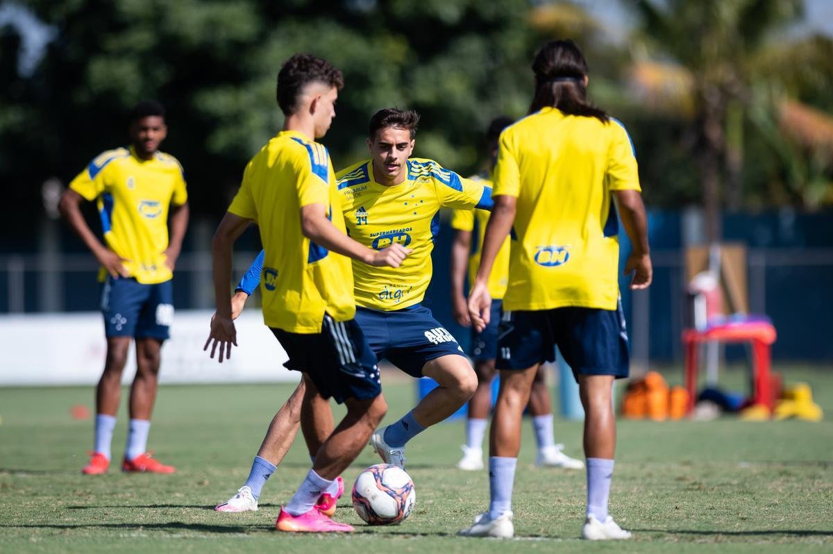 Cruzeiro precisa vencer o Amrica por dois gols de diferena para ir  final do Mineiro 