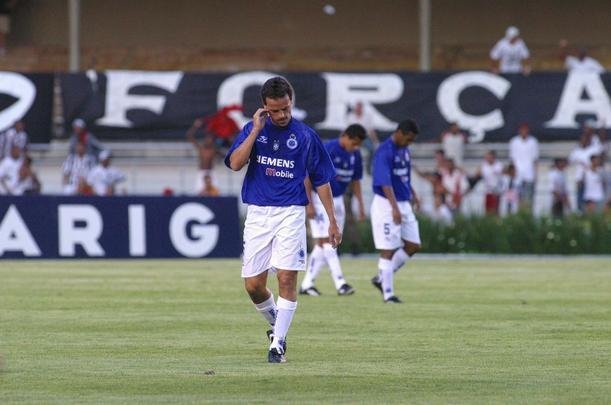 Fernando Diniz, técnico do Fluminense, foi contratado pelo Cruzeiro em agosto de 2004. O meia teve uma curta passagem pela equipe celeste, com apenas oito partidas, sem balançar as redes