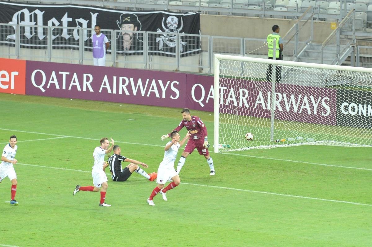 Cerro Porteo abriu o placar aos 31 do segundo tempo com Diego Churn: 1 a 0