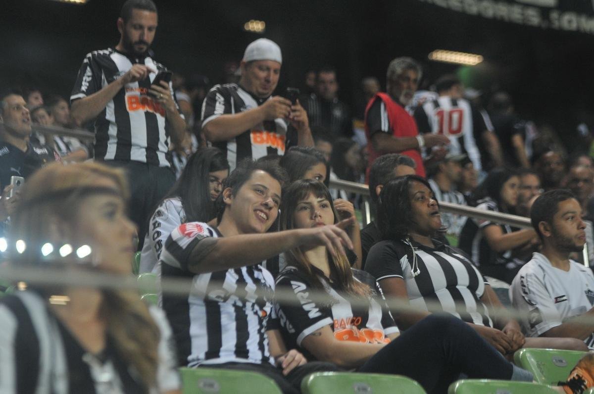 Torcidas de Atltico e San Lorenzo, no Independncia