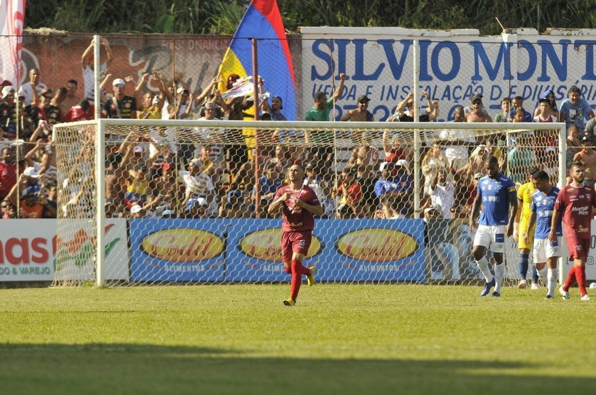 Cruzeiro abriu 2 a 1 no primeiro tempo, com gols de Raniel e Robinho; Alemo descontou para o Guarani