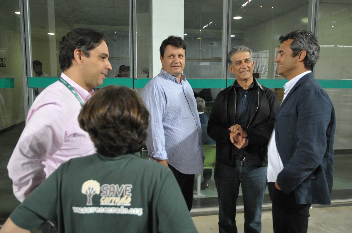 Tcnico Adilson Batista durante sua estreia no comando do Amrica, diante do Internacional