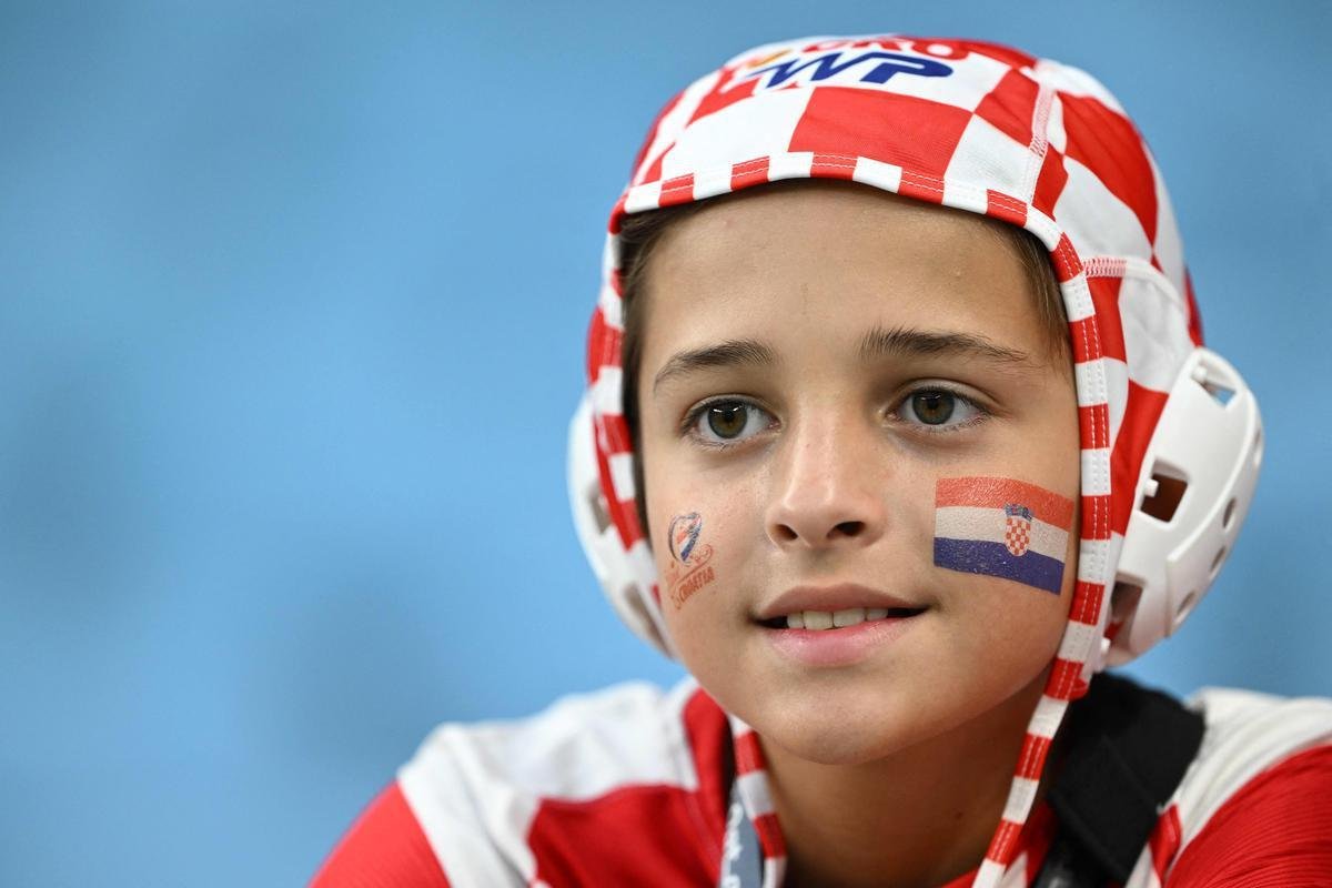 Torcida coloriu o Estdio Al Janoub, no Catar, para acompanhar a partida entre Japo e Crocia, pelas oitavas de final