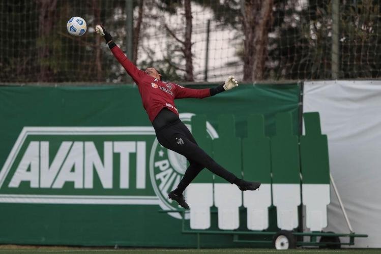 Cuca orientou atividade no CT do Palmeiras, na Barra Funda, em So Paulo 