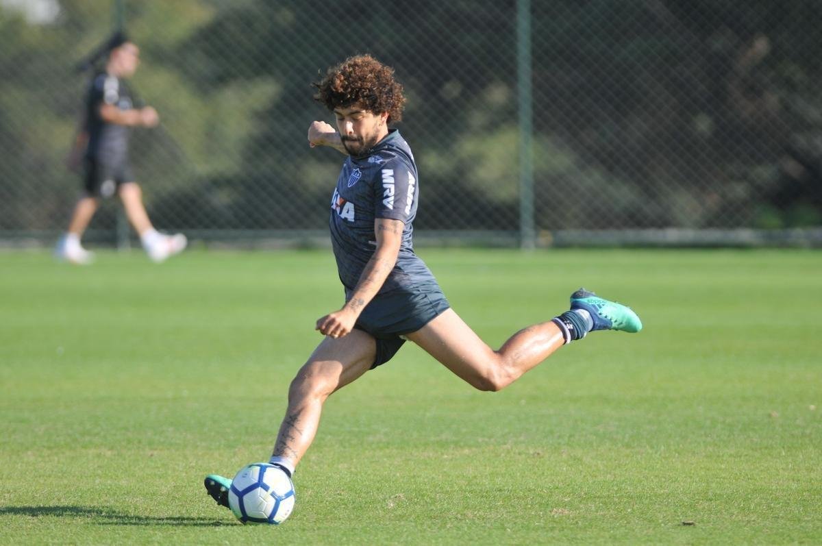 Elenco atleticano fez trabalho ttico orientado por Larghi antes de jogo-treino contra o Coimbra