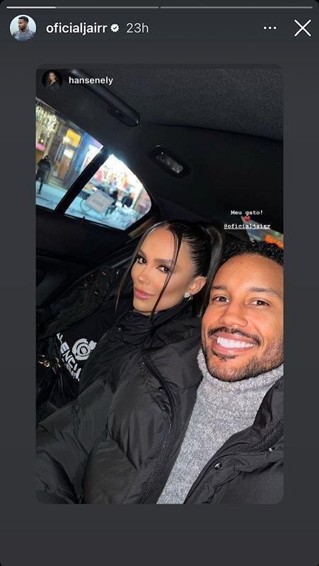 Envolvido em especulaes de sada, Jair publicou 'tbt' com a esposa durante o recesso.