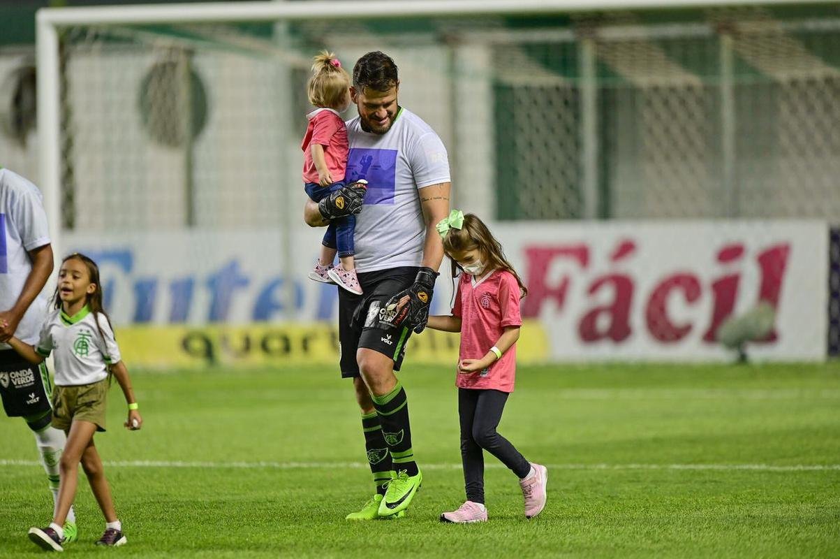 Fotos da derrota do Amrica para o So Paulo, por 2 a 1, no Independncia, em Belo Horizonte, pela 30 rodada da Srie A do Brasileiro. Atacante Alosio abriu o placar para o Coelho, mas Calleri e Alisson viraram para o Tricolor Paulista.