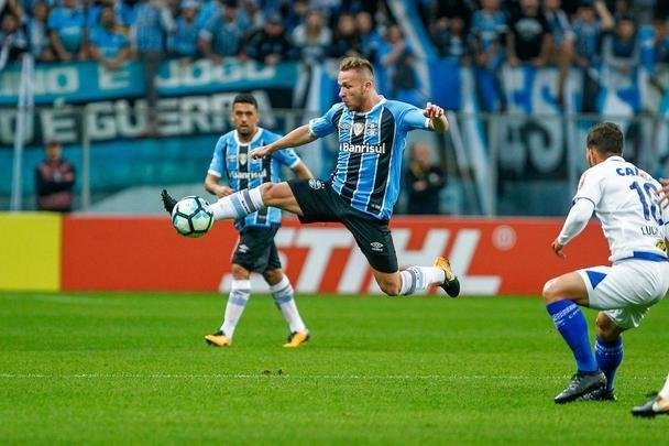 Grêmio foi superior no primeiro tempo e abriu o placar aos 45 minutos, com Barrios