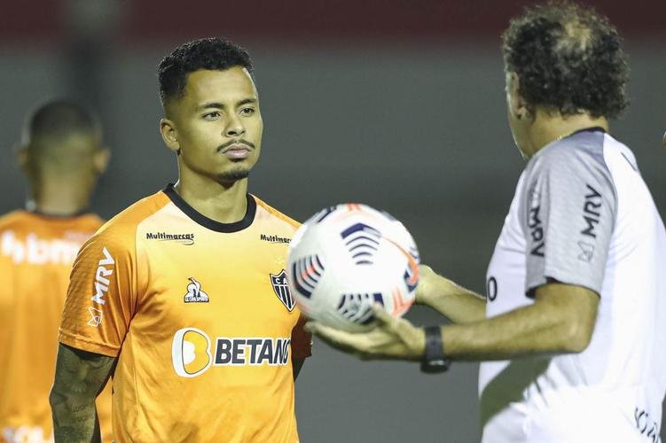 Tcnico Cuca comandou atividade do Atltico no CT da Conmebol no Paraguai 