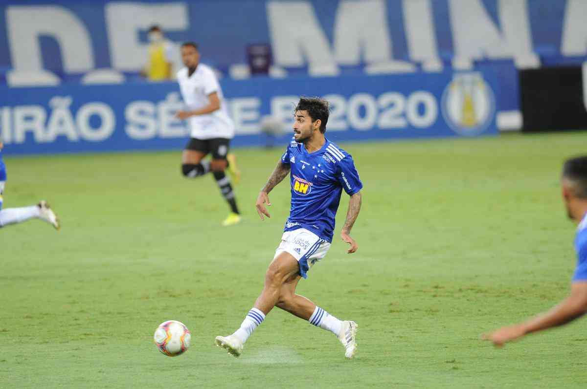 Jogo entre Cruzeiro e Figueirense, no Mineirão, em Belo Horizonte, pela 22ª rodada da Série B do Campeonato Brasileiro