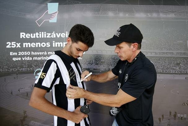 Fotos da vitória do Botafogo sobre o Atlético, por 2 a 1, no Engenhão, pela 18ª rodada do Brasileiro