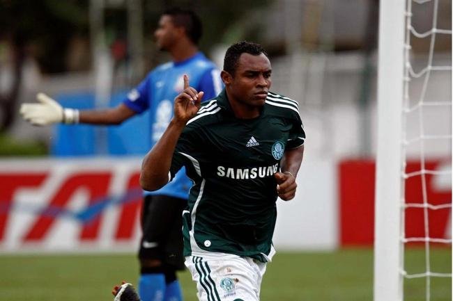 Obina - Jogou no Palmeiras em 2009 e 2012. Foi para o Atltico em 2010.