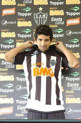 Guilherme - Revelado pelo Cruzeiro em 2007, Guilherme fez 84 jogos e 36 gols com a camisa do clube celeste. No comeo de 2009, ele foi vendido para o Dnamo de Kiev, em 2009. Em 2011, ele foi contratado por Alexandre Kalil como presente de aniversrio de 103 anos do clube. No Galo, ele teve dificuldades para conseguir jogar e sofreu com leses. Mesmo assim, foi muito importante para os ttulos da Copa Libertadores, em 2013, e Copa do Brasil, em 2014. Alm disso, campeo mineiro em 2012 e 2015. No alvinegro, foram 147 jogos e 27 gols marcados. Em 2015, ele deixou o Atltico rumo ao Antalyaspor, da Turquia.