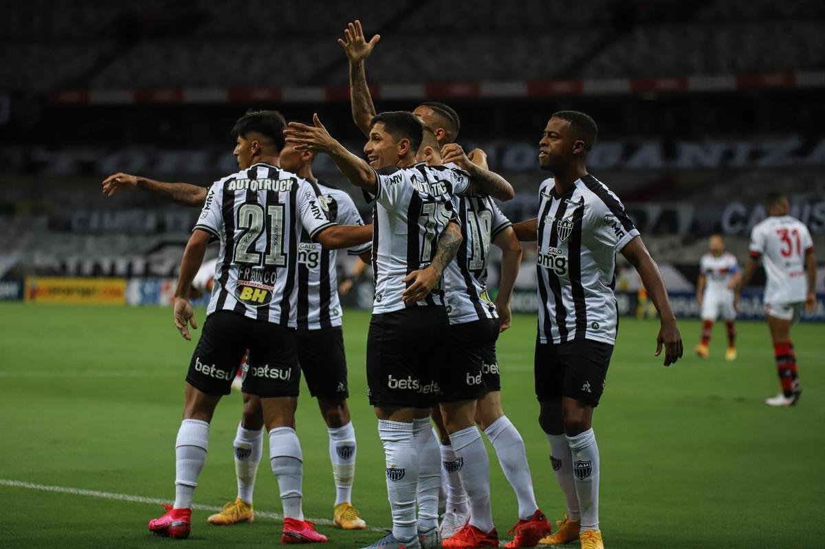 O Atltico, vice-lder do Brasileiro, divide com o Palmeiras o segundo melhor aproveitamento entre os times do G8 em confrontos diretos (54,1%). O time de Jorge Sampaoli disputou 8 partidas contra equipes do topo da tabela: venceu 4, empatou uma e perdeu 3. Foram 13 gols marcados e 9 sofridos nesses jogos.