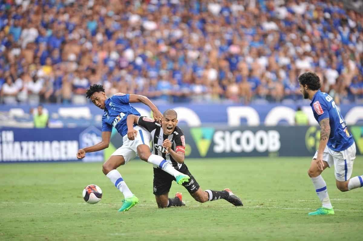 No segundo tempo, jogo ficou mais tenso. Arrascaeta fez 2 a 0 para o Cruzeiro, e Elias diminuiu para o Galo