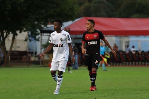 Vitória derrotou Atlético por 1 a 0, no Barradão, com gol de Léo Ceará