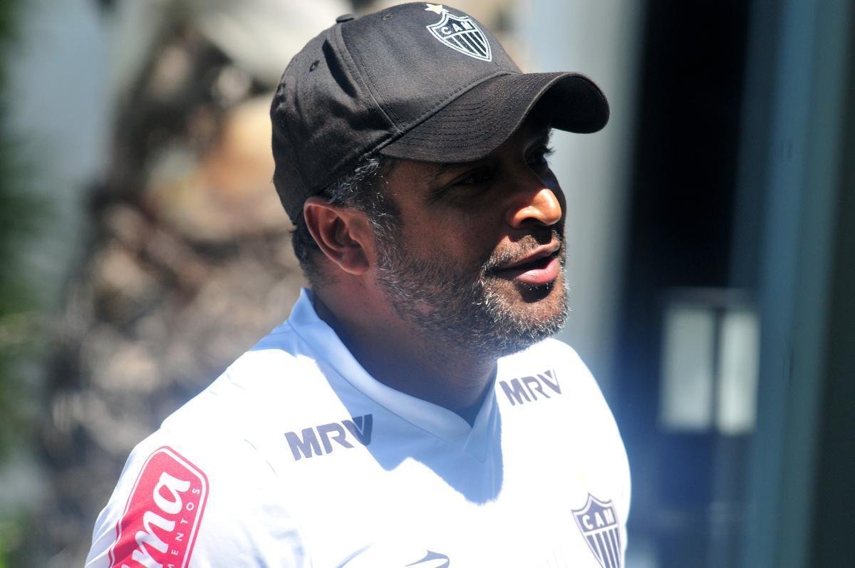 Roger Machado - Contratado como nova revelao do futebol brasileiro, Roger Machado tinha  disposio um elenco recheado de estrelas. Com ele, o time no deu liga. Em 2017, conquistou o Campeonato Mineiro. Roger foi demitido depois de uma srie de derrotas em casa pelo Campeonato Brasileiro. No total, foram 43 jogos, com 23 vitrias, 9 empates e 11 derrotas. 