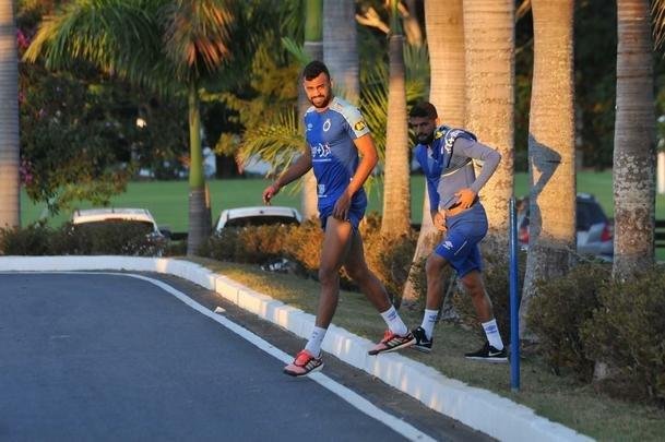 Cruzeiro iniciou sua intertemporada nesta segunda-feira na Toca da Raposa II. Tcnico Mano Menezes contou com elenco completo. Grupo agora comea preparao para decises com Atltico na Copa do Brasil, River Plate na Copa Libertadores e 29 rodadas restantes do Campeonato Brasileiro