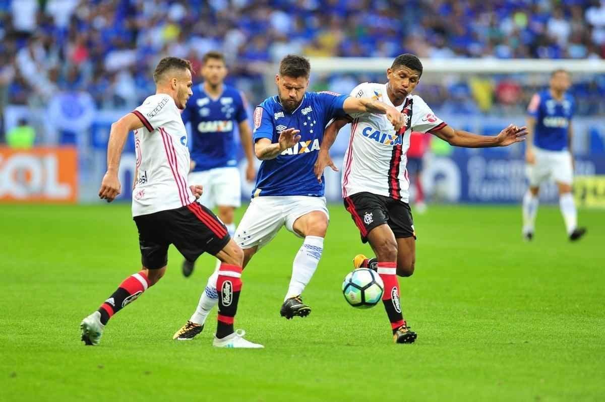Imagens do jogo entre Cruzeiro e Flamengo, pela 14 rodada da Srie A, no Mineiro