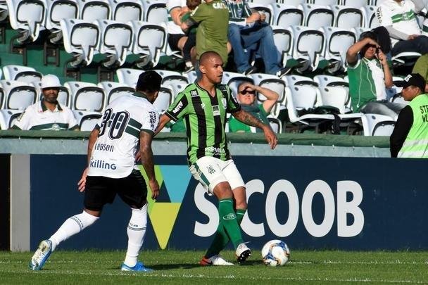 Fotos do duelo entre Coritiba e América, no Couto Pereira, em Curitiba, pela 25ª rodada da Série B do Campeonato Brasileiro