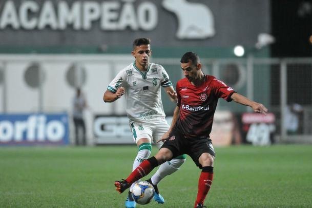 Fotos de Amrica x Brasil de Pelotas, no Independncia, pela 24 rodada da Srie B