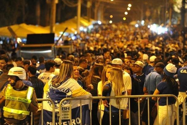Torcedores do Cruzeiro na partida contra o Palmeiras no Mineiro
