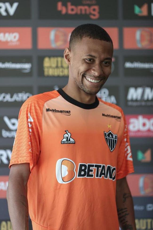 Ademir  apresentado no Atltico; veja as fotos