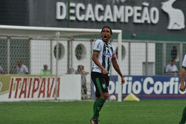 Zagueiro americano Rafael Lima marcou o gol do ttulo sobre o CRB e emocionou o Independncia