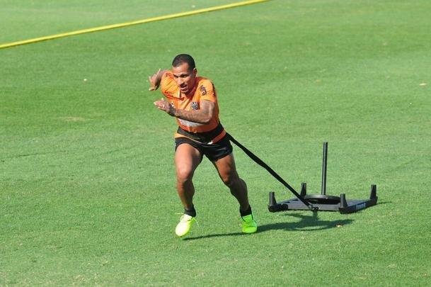 Tcnico Rodrigo Santana comandou treino nesta tera-feira  tarde, na Cidade do Galo, e definiu o time do Atltico para enfrentar o Coln, na Argentina, pela semifinal da Copa Sul-Amercana: Cleiton; Patric, Igor Rabello, Rver e Fbio Santos; Z Welison e Elias; Char, Vincius e Cazares; Franco Di Santo.