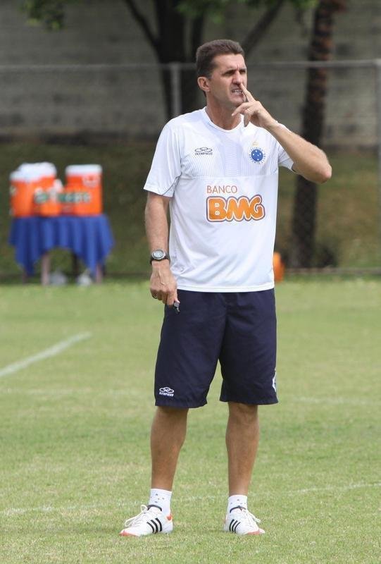 Vgner Mancini comandou o Cruzeiro em 2011 e 2012. Ele era o tcnico celeste na vitria por 6 a 1 sobre o rival Atltico na ltima rodada do Brasileiro de 2011.