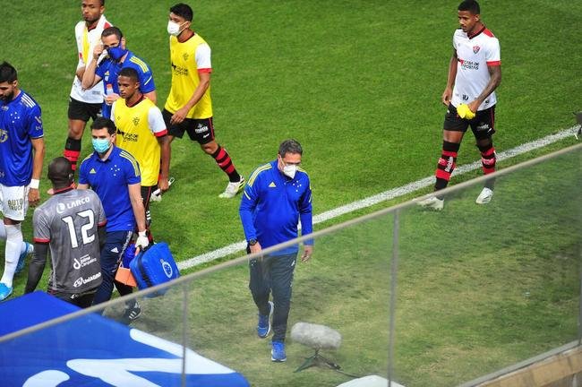Fotos do duelo entre Cruzeiro e Vitria, no Independncia, em Belo Horizonte, pela 17 rodada da Srie B do Campeonato Brasileiro