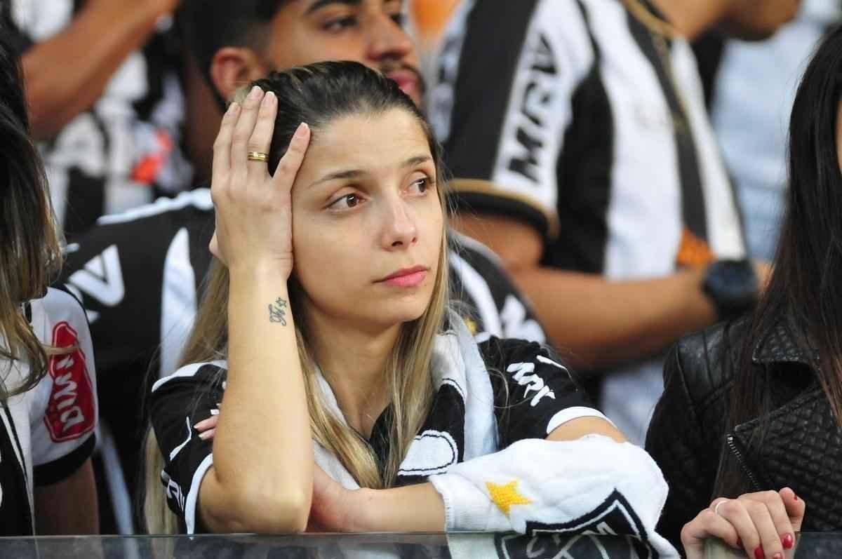 Irritados com eliminao para bolivianos no Mineiro, torcedores chegaram a oferecer dinheiro aos jogadores