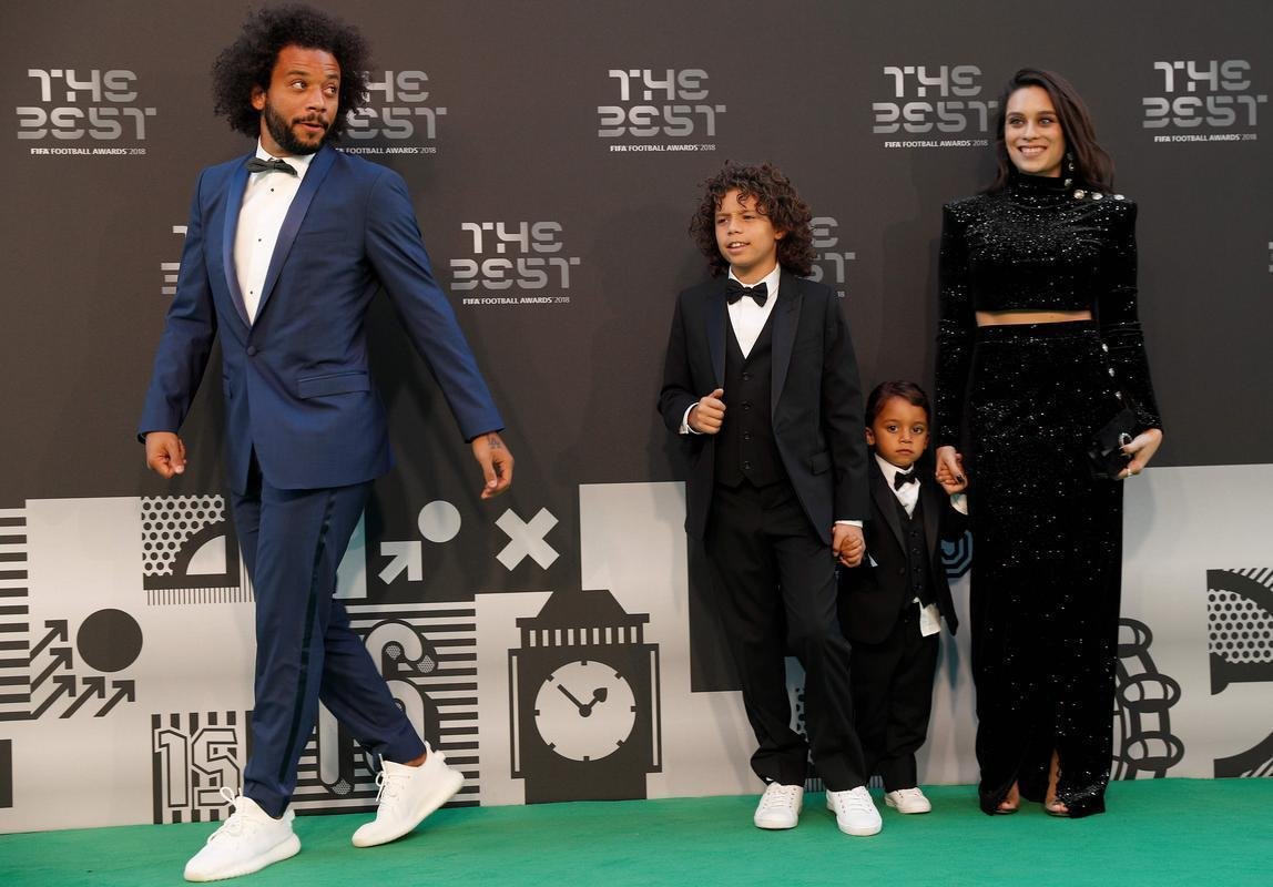 Marcelo ao lado de sua esposa Clarisse e dos filhos Liam e Enzo 