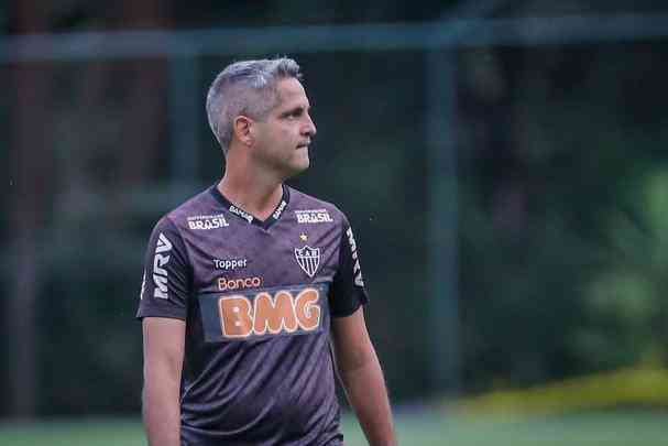Rodrigo Santana - tcnico assumiu o Atltico para a deciso do Campeonato Mineiro. Na estreia, derrota por 2 a 1 para o Cruzeiro. 