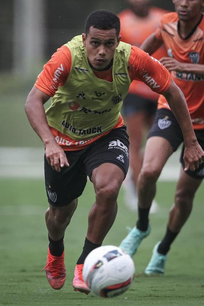 O Atltico realizou, nesta quinta-feira (10), a primeira atividade visando o clssico com o Amrica, vlido pela 5 rodada do Campeonato Mineiro. Com titulares em campo, o time de 'El Turco' Mohamed trabalhou para o confronto que ser disputado s 16h30 do sbado (12), no Estdio Independncia, em Belo Horizonte.