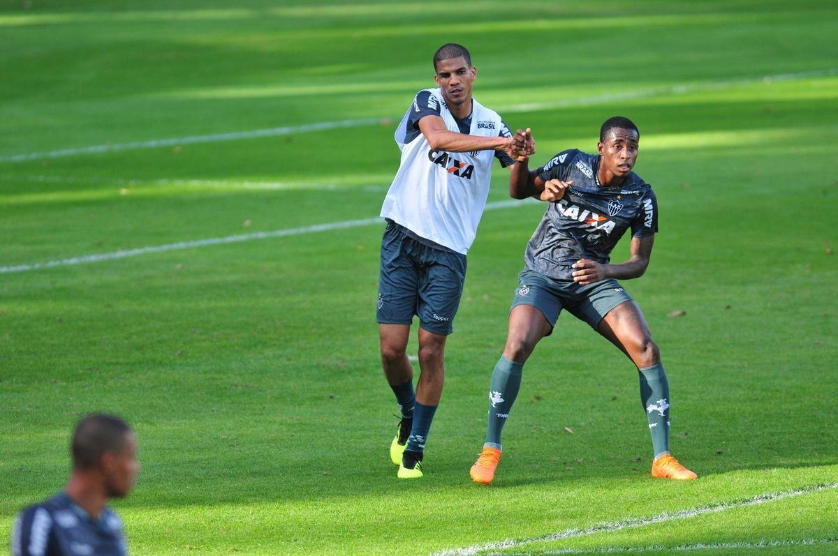 Fotos da apresentao e primeiro treino de Leandrinho no Atltico