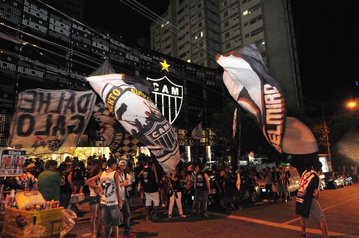 Fotos da festa da torcida do Atltico na sede do clube pelo aniversrio de 110 anos