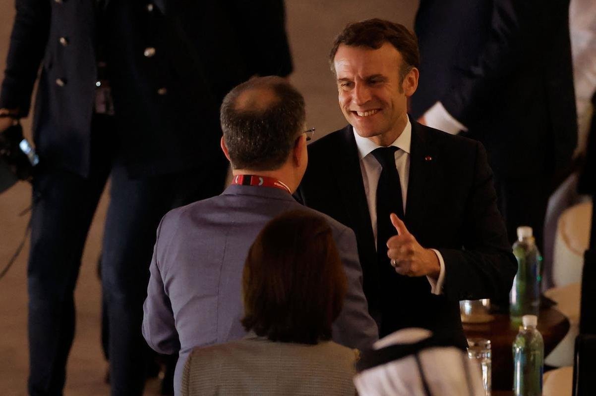 Emmanuel Macron, presidente da Frana, David Beckham, ex-jogador da Inglaterra, e Gianni Infantino, presidente da FIFA, estiveram no estdio para Frana x Marrocos