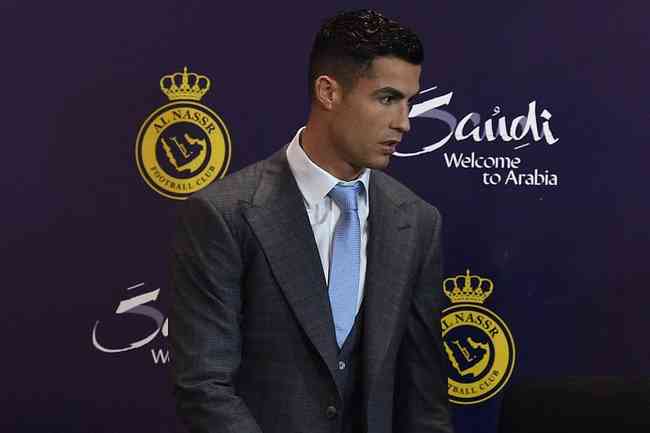 Influenciador canta funk e diverte CR7 e brasileiro do Al-Nassr