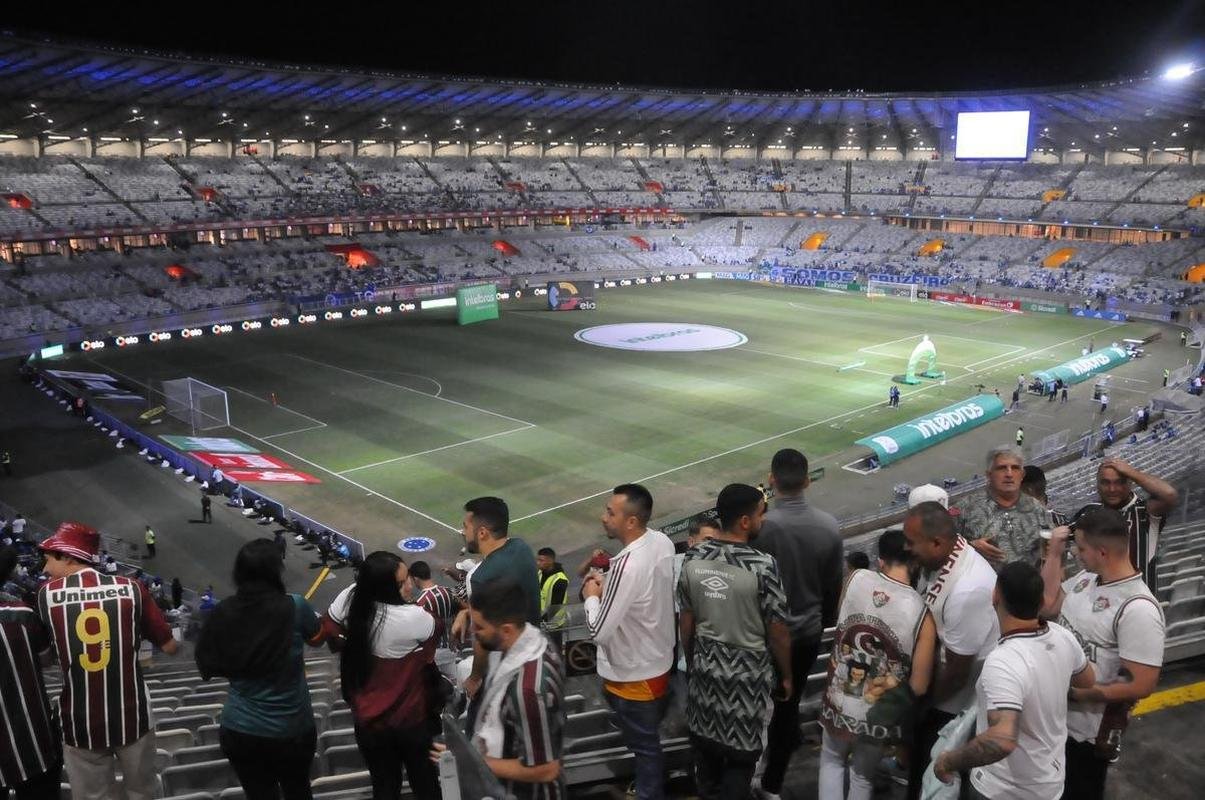 Fotos da torcida do Fluminense na partida de volta das oitavas de final da Copa do Brasil, no Mineiro, contra o Cruzeiro