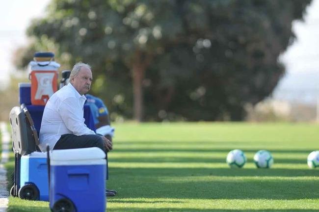 3/6 - RECUO DE WAGNER: presidente do clube volta atrs na deciso de demitir Itair, seu brao direito. Porm, anuncia extino de todos os cargos de vice-presidente que no forem amparados pela legislao estatutria vigente no clube, afetando diretamente os vices jurdico e financeiro, Fabiano de Oliveira Costa e Flvio Pena, que tero novos cargos. Itair Machado, porm, segue como vice de futebol no organograma do Cruzeiro. No ofcio divulgado, diz que alguns salrios sero revistos.