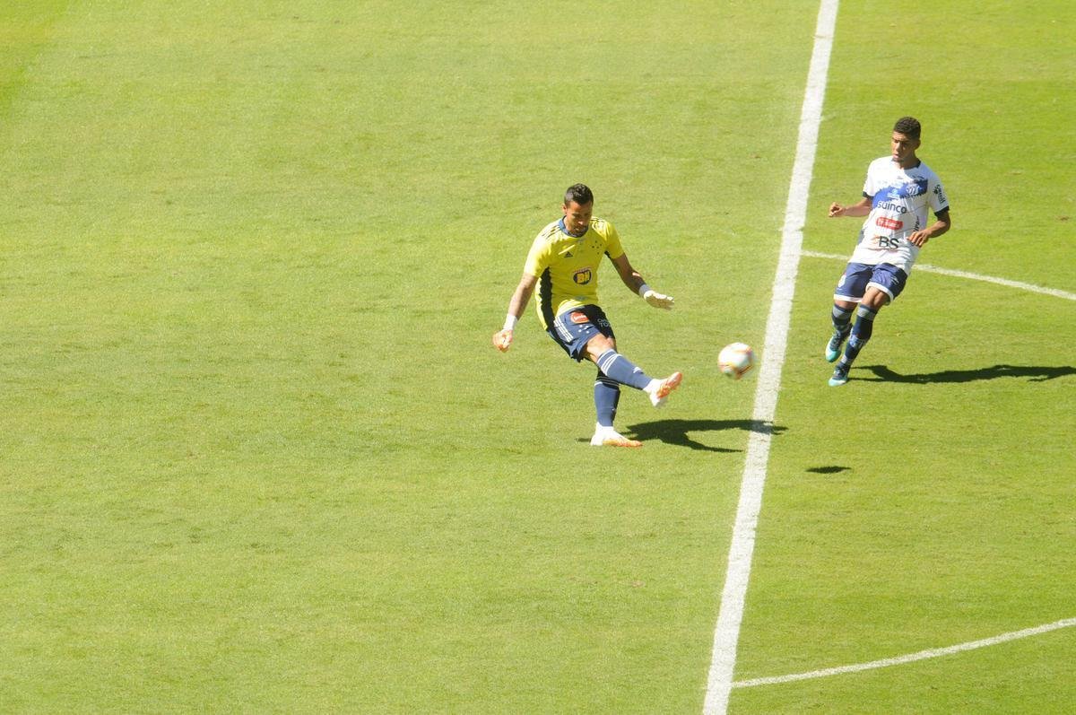 Na retomada do Campeonato Mineiro, Cruzeiro e URT se enfrentaram no Mineiro