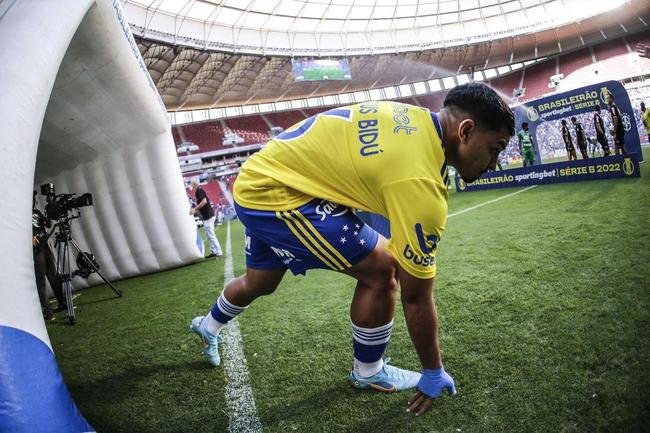 Fotos da partida entre Cruzeiro e Chapecoense, pela 24 rodada da Srie B do Campeonato Brasileiro. O jogo foi realizado neste sbado (13), no estdio Man Garrincha, em Braslia.